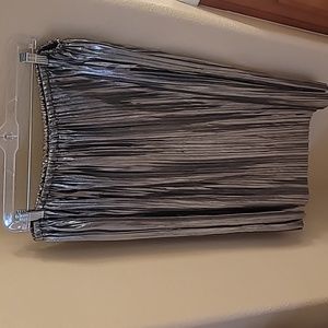 NWT silver and black shiny pleated skirt 🩶🖤